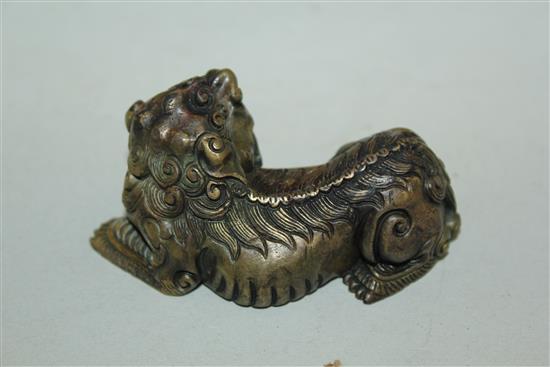 A Chinese bronze lion-dog scroll weight, 19th century, 7cm